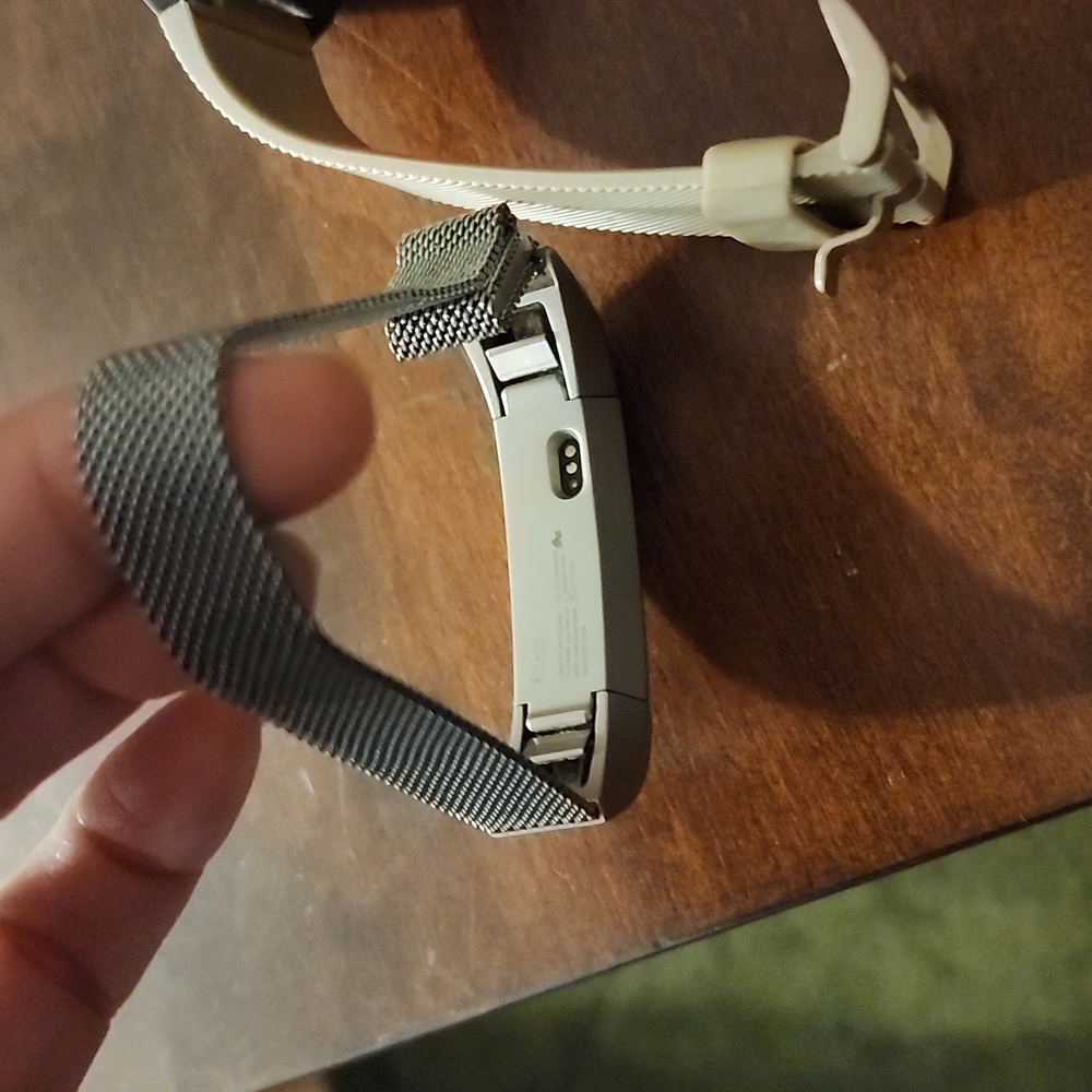Fitbit watch - Picture 4 of 6